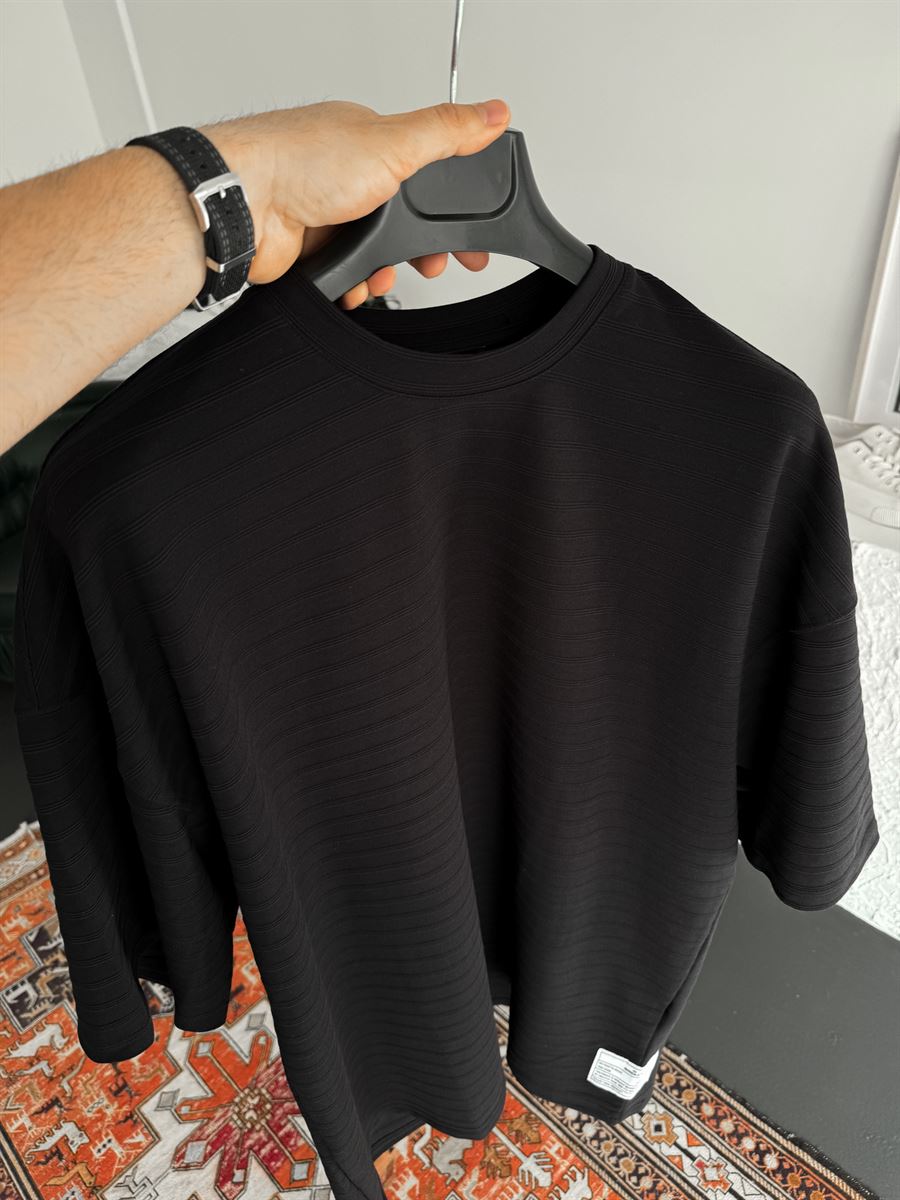 Siyah Çizgili Kabartmalı Oversize T-Shirt B-1059