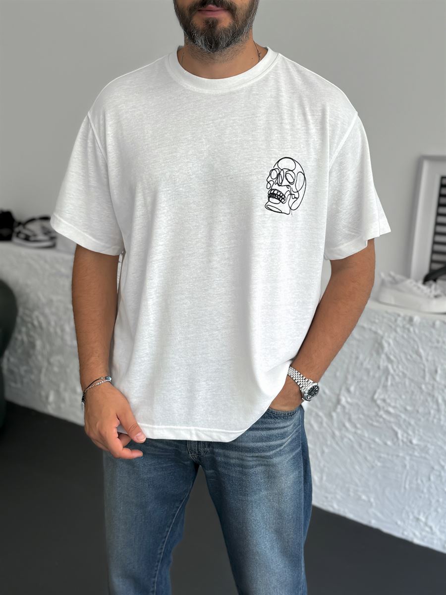 Beyaz Kurukafa Nakışlı Oversize T-Shirt C-046