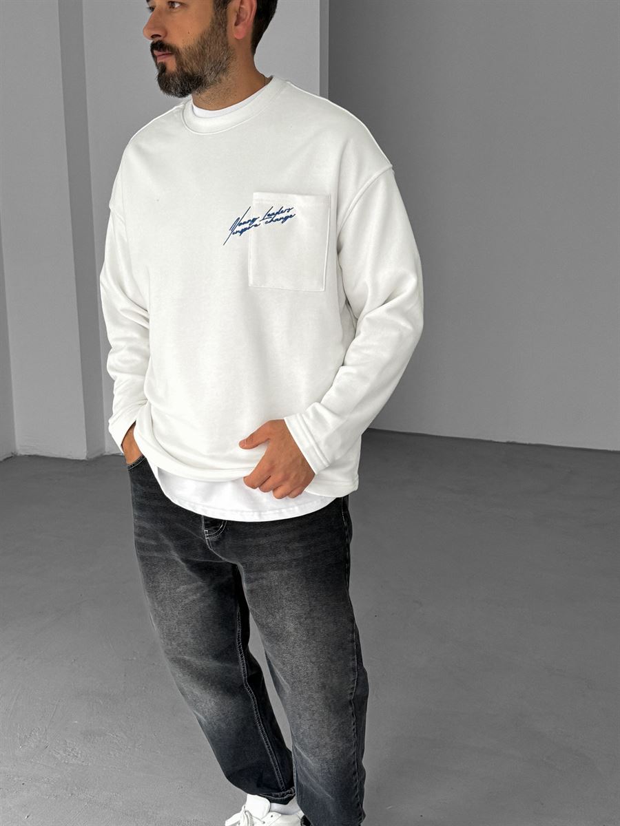 Beyaz Cebi Yazı Nakışlı Sweatshirt V-10-30