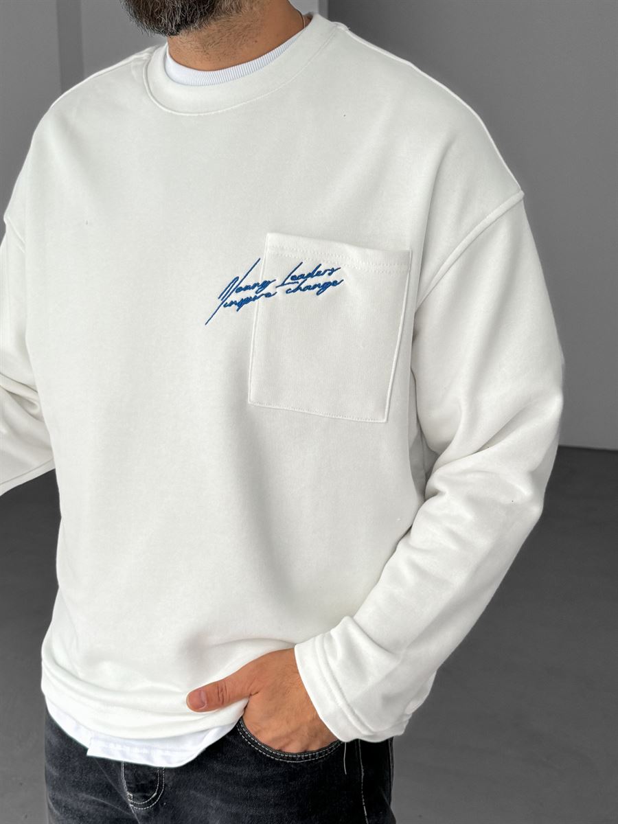 Beyaz Cebi Yazı Nakışlı Sweatshirt V-10-30