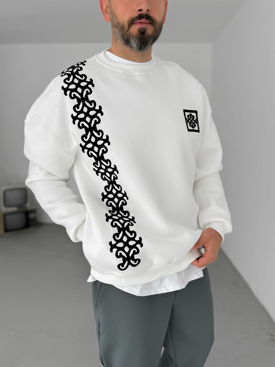 Beyaz Zincir Nakışlı Cepli Sweatshirt B-2062